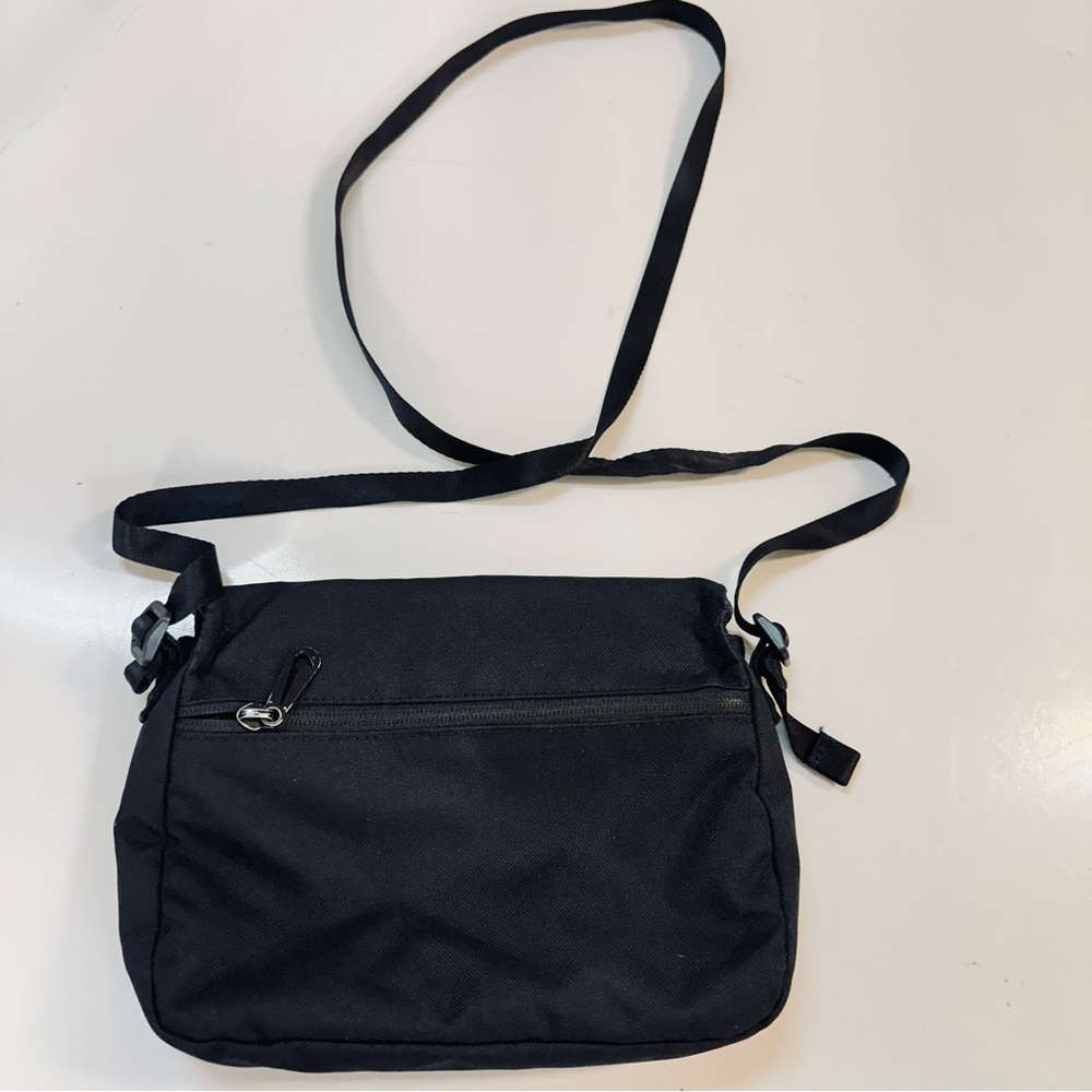Nike Sportswear Futura Logo Crossbody Bag in Black - Picture 6 of 11